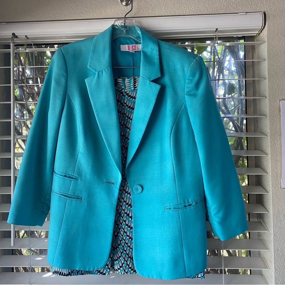 A dress suit for the working woman. Comfortable, and stylish. Spring is here!